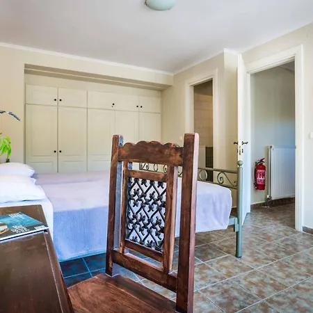 Haris Villa Svoronata