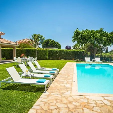 Haris Villa Svoronata