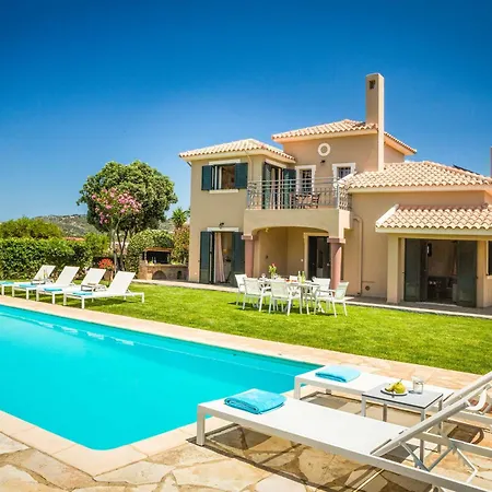 Haris Villa Svoronata